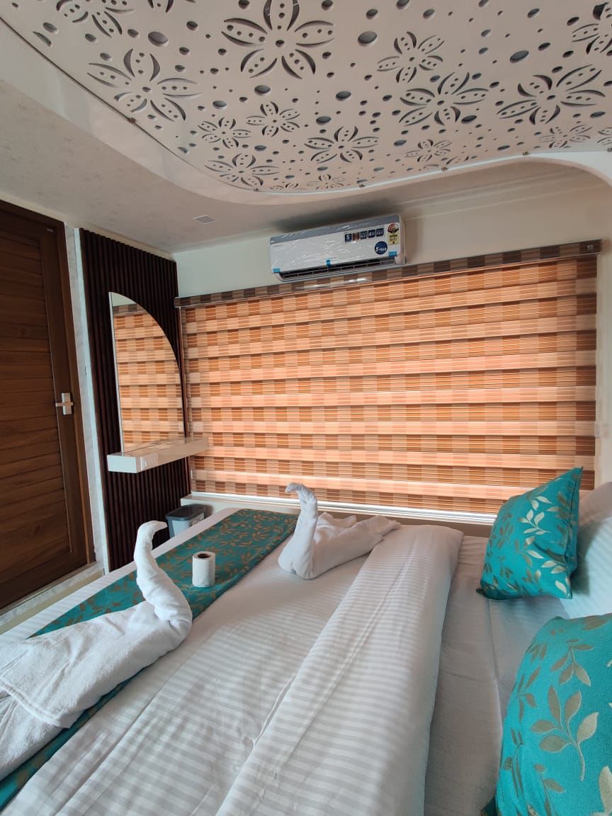 ARW 7 Bed Ultra luxury houseboat (25)